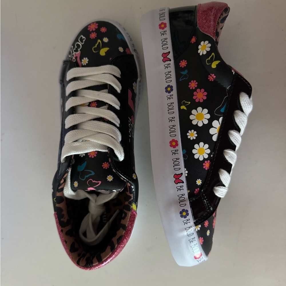 Madden Girl sneaker with flowers and butterflies. Black. white. Pink. Size: 2